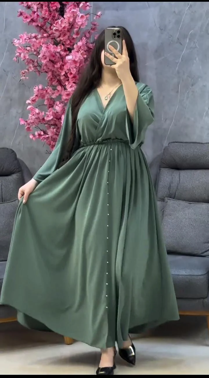 فستان ساتان أخضر أنيق - أناقة ملكية بلمسة عصرية