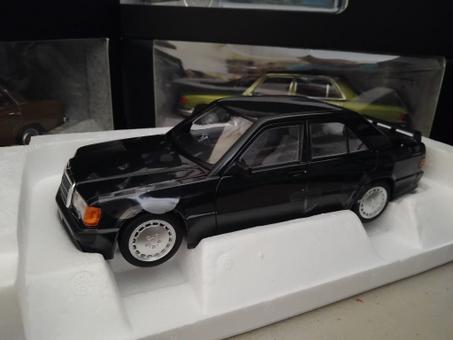 MERCEDES-BENZ 190E (W201) 1984 BLACK 1:18 - NOREV