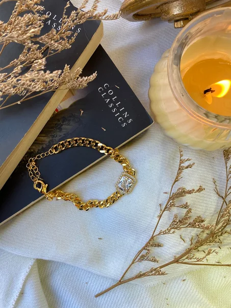 اسوارة حجر كريم ابيض