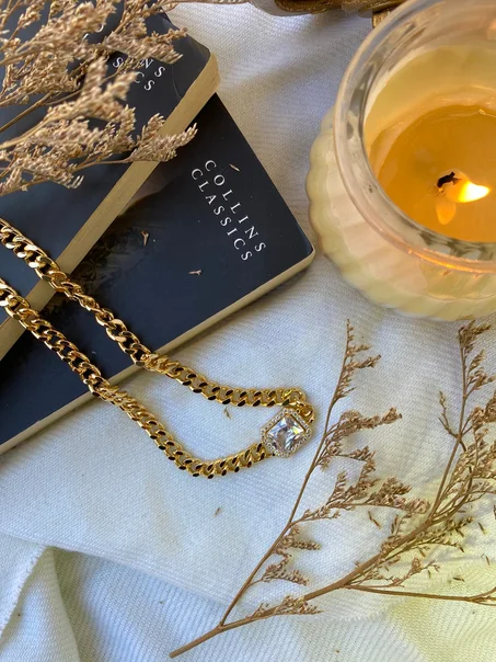 سلسال حجر كريم ابيض