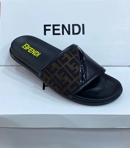 صندالة رجالية فاخرة ستايل Fendi | تصميم أنيق وراحة مثالية | التوصيل مجاني بالمغرب
