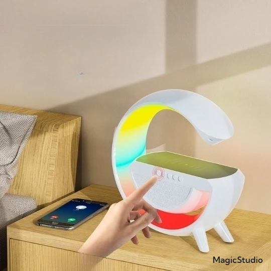 جهاز شحن لاسلكي يعمل بالبلوتوث مع مكبر صوت وإضاءة ليلية RGB ومنفذ TF، تدعم الشحن السريع للأجهزة الذكية