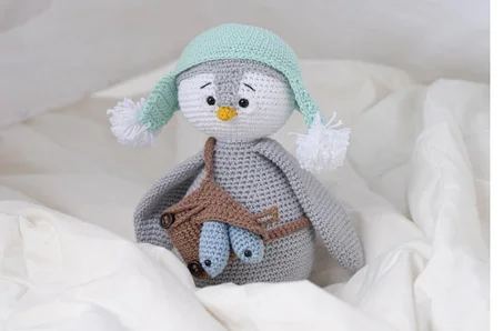 🧸🐧 دمية بطريق كروشيه يدوية الصنع – لمسة من الدفء والجمال 💙