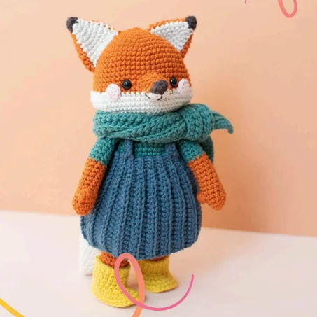 🦊🧸 دمية ريتا الثعلبة كروشيه يدوية الصنع – أناقة مستوحاة من الطبيعة 💙