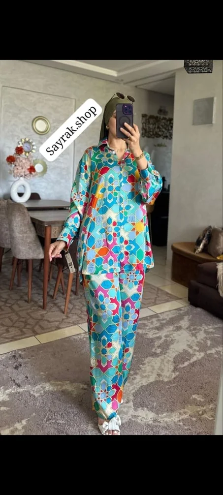 ‎انصومبل بحلة جديدة للخروج والمناسبات متوفرة بعدة ألوان زاهية توب : كريب مزوق