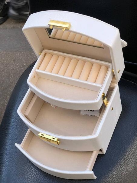 علبة مجوهرات متعددة الطبقات