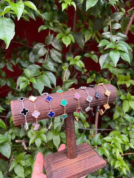bracelets van cleef