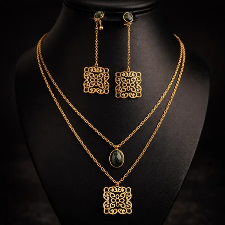 Pطقم "أرابيسك" المرصع – مزيج الفخامة الذهبية وسحر الحجر الأسود