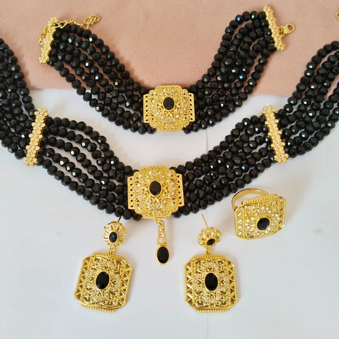 parure ras de cou noire 4 pieces