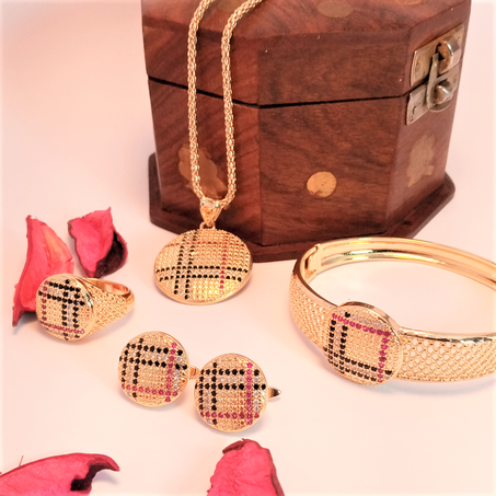 PARURE 4PIECES طقم من 4 قطع