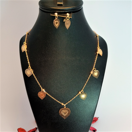 colliier et boucle قلادة وحلقات