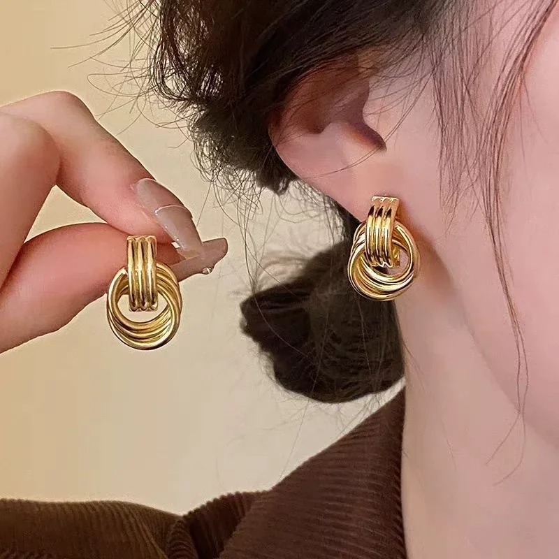 Boucles d'oreilles tendance en acier inoxydable doré à trois couches texturées et brillantes pour femmes