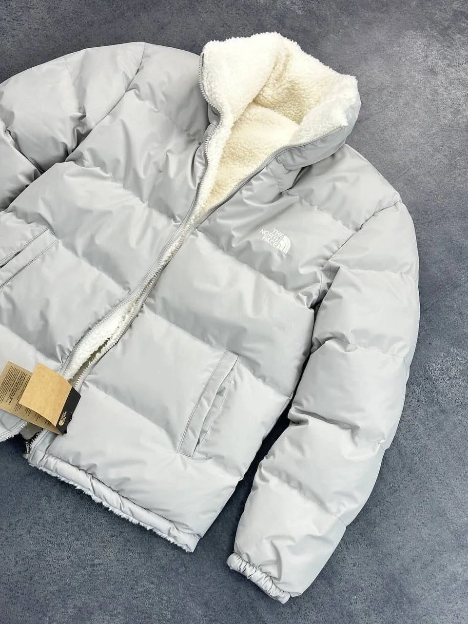 هاد Jacket شتوي مصمم خصيصاً باش يحميك من البرد القارس ❄️🥶