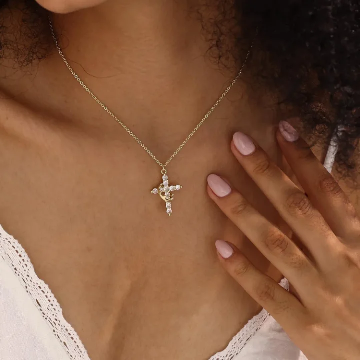 Collier croix couronne 👑