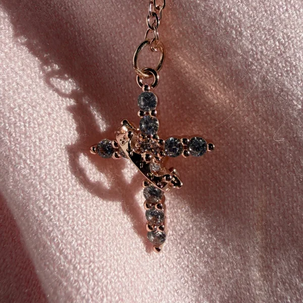 Collier croix couronne 👑