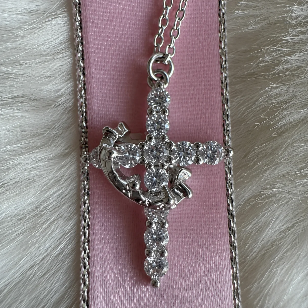 Collier croix couronne 👑