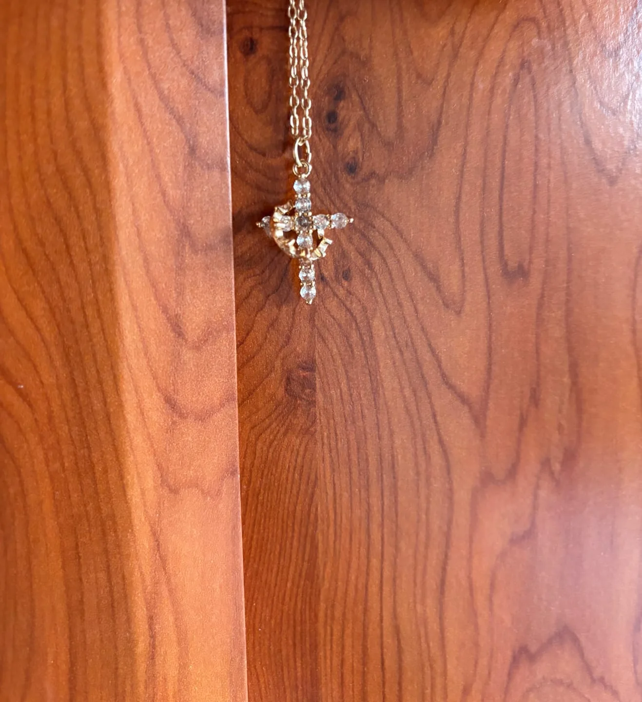 Collier croix couronne 👑