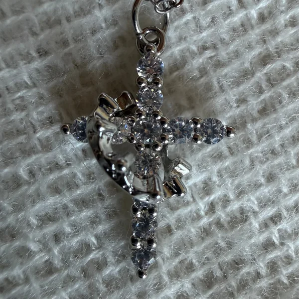 Collier croix couronne 👑