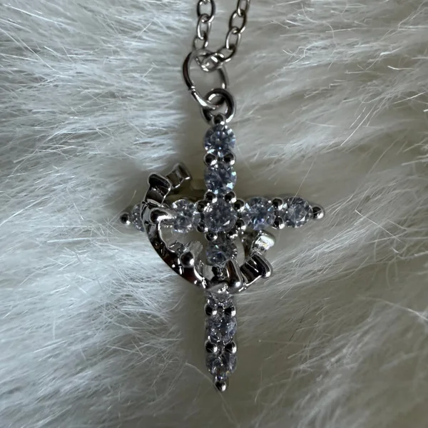 Collier croix couronne 👑