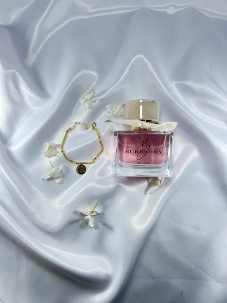 إختار تاستور Si من Giorgio Armani أو My Burberry مع هدية 🎁 من المتجر