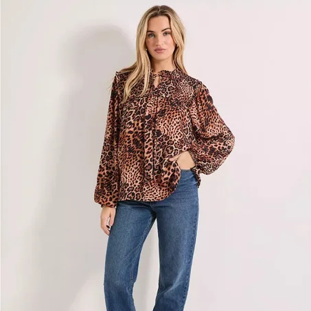 قمصان وبلوزات