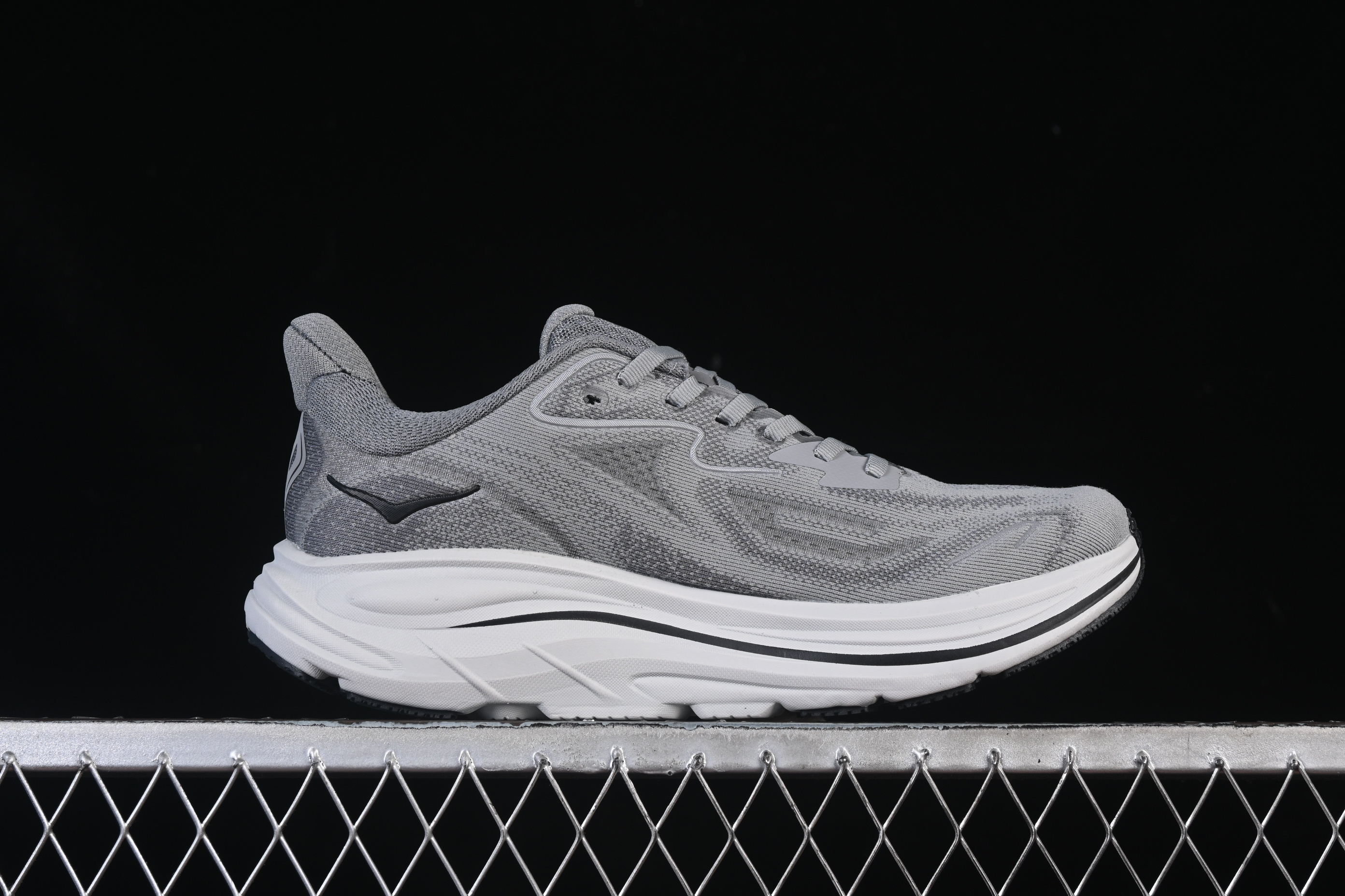 HOKA ONE CLIFTON 10