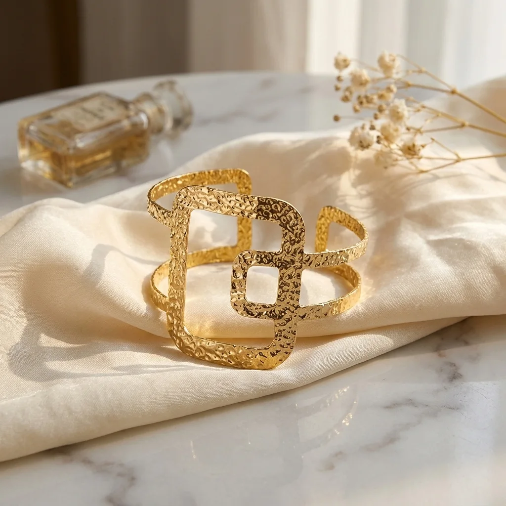 “Bientôt disponible” Bracelet Manchette Martelé 
