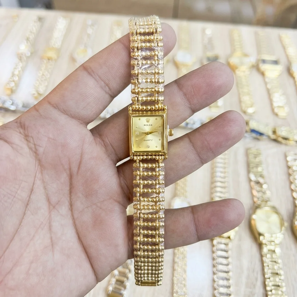 Montre-Bijou Rétro pour Femme – Design Doré Élégant, Style Maillons Perlés.03