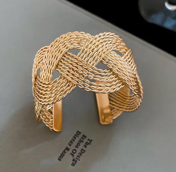 “Bientôt disponible” Bracelet Manchette 