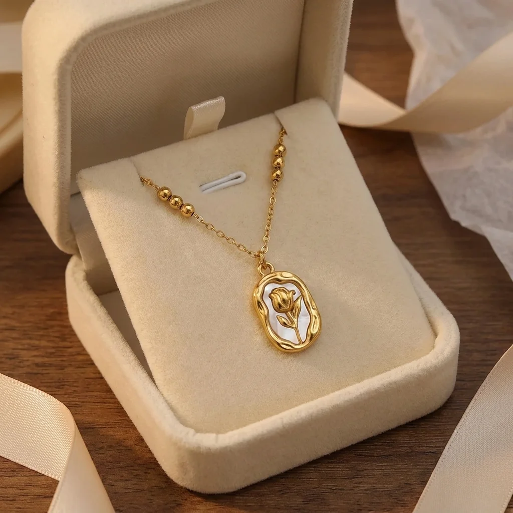 “Bientôt disponible” Collier Médaille Organique 