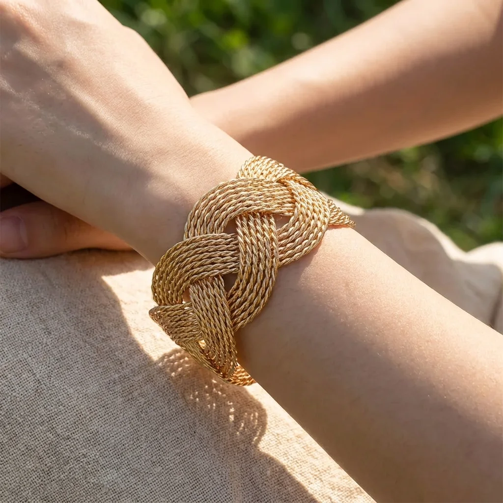 “Bientôt disponible” Bracelet Manchette 