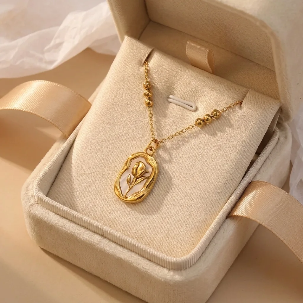 “Bientôt disponible” Collier Médaille Organique 