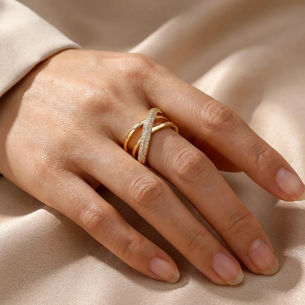 Bague Ajustable Multi-Rangs Dorée – Anneaux Croisés et Pavage Strass pour Femme