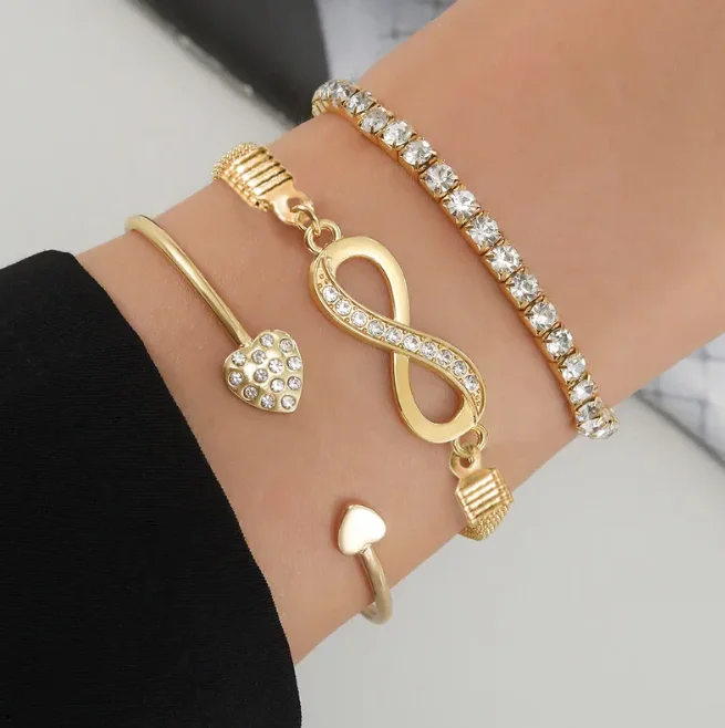 “Bientôt disponible” Set de Bracelets Infinity Love Gold