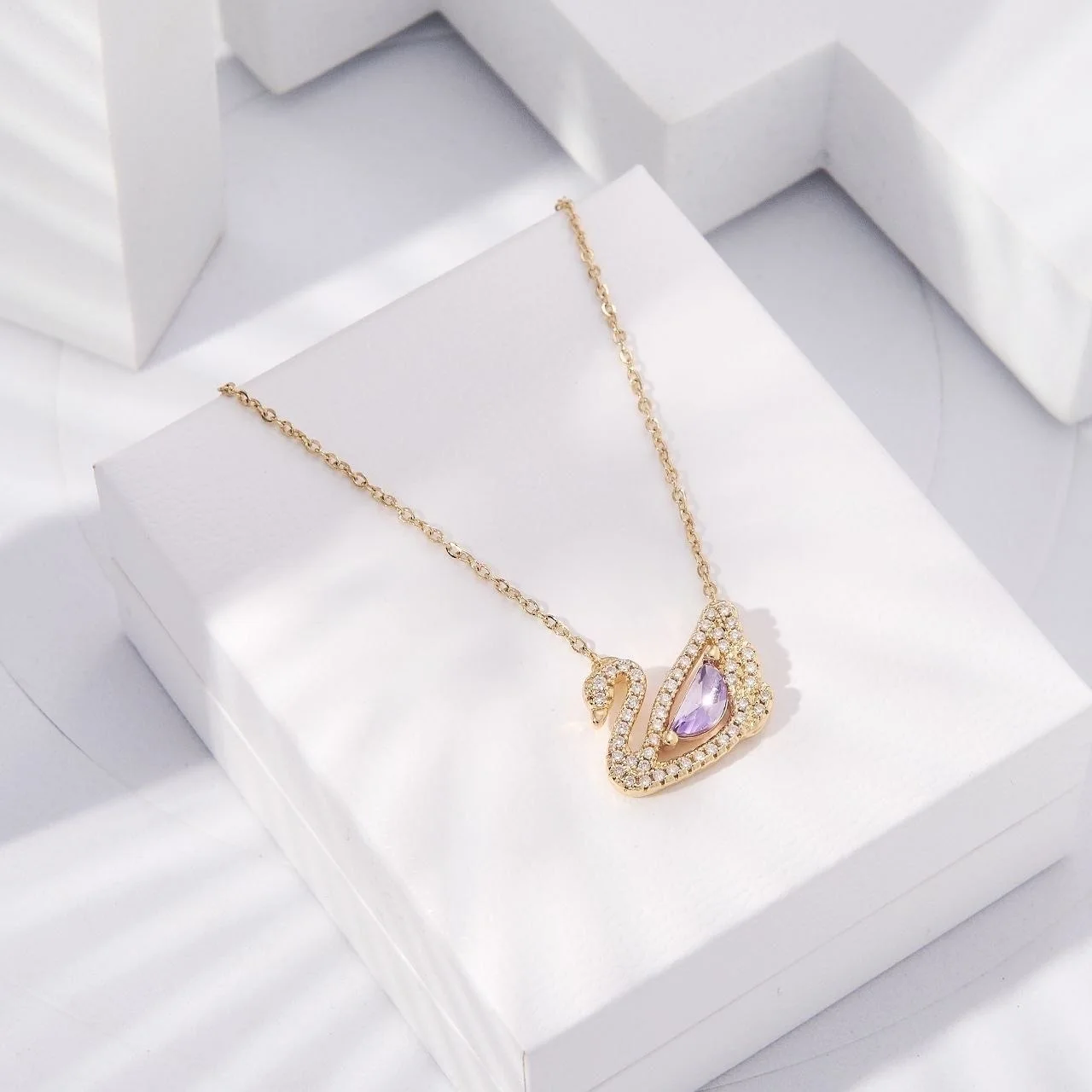 Collier Pendentif Cygne Royal Doré