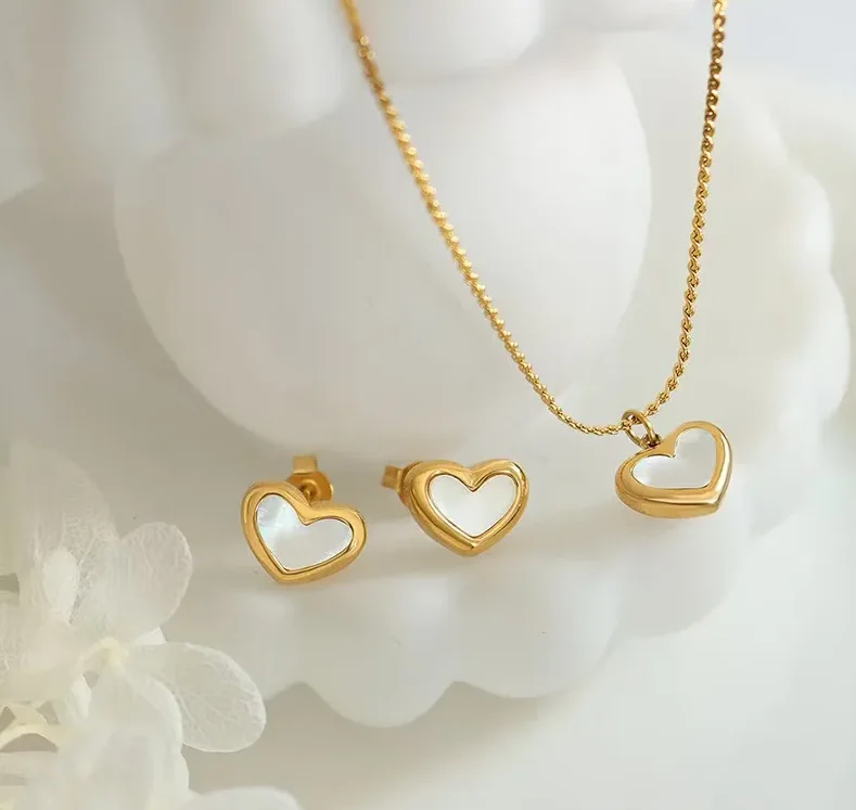 **Bientôt disponible **  Parure Romantique 