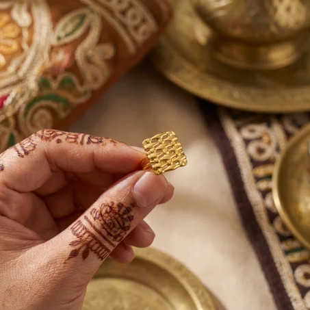 خاتم بتصميم مستطيلة متشابكة – أناقة هندسية معاصرة