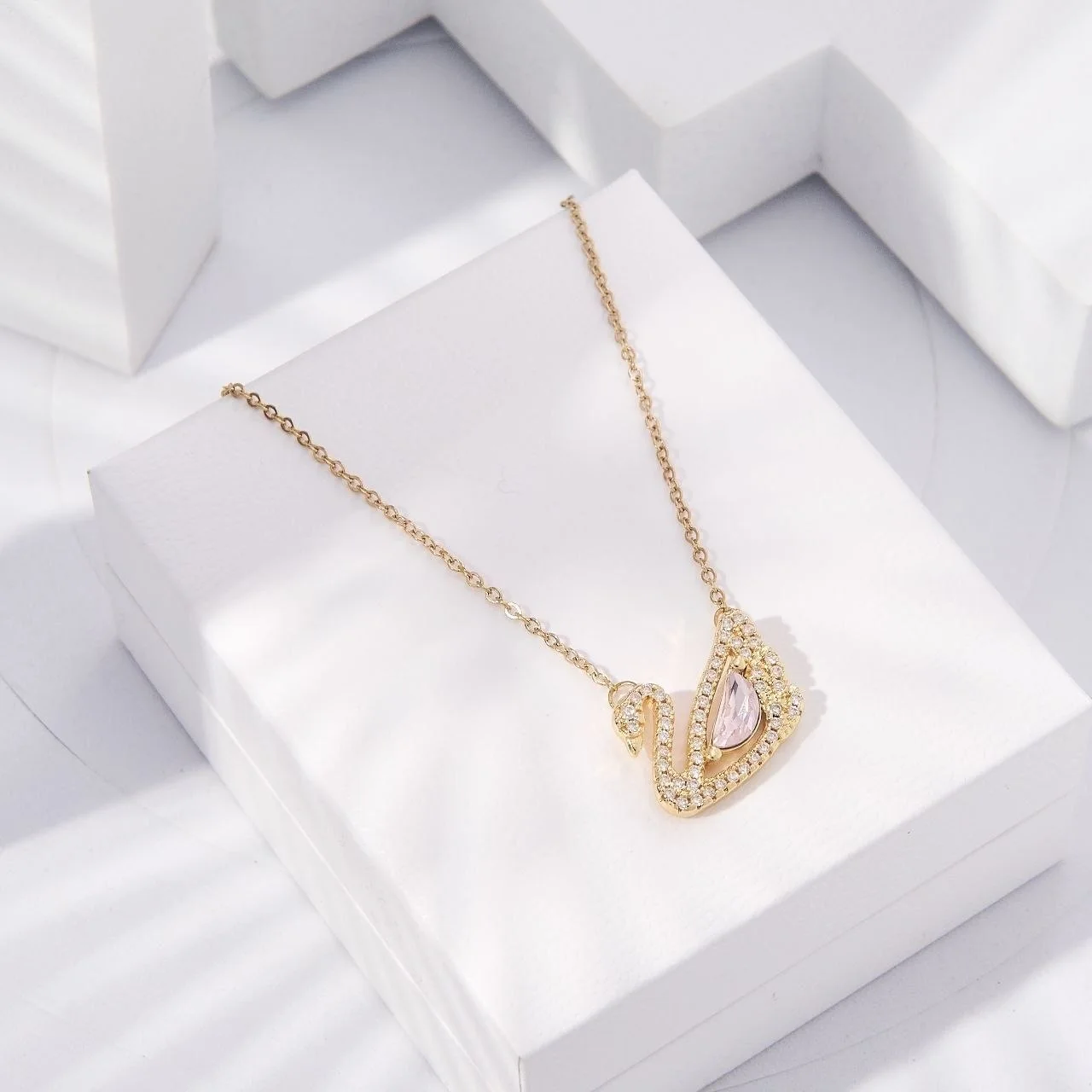 Collier Pendentif Cygne Royal Doré