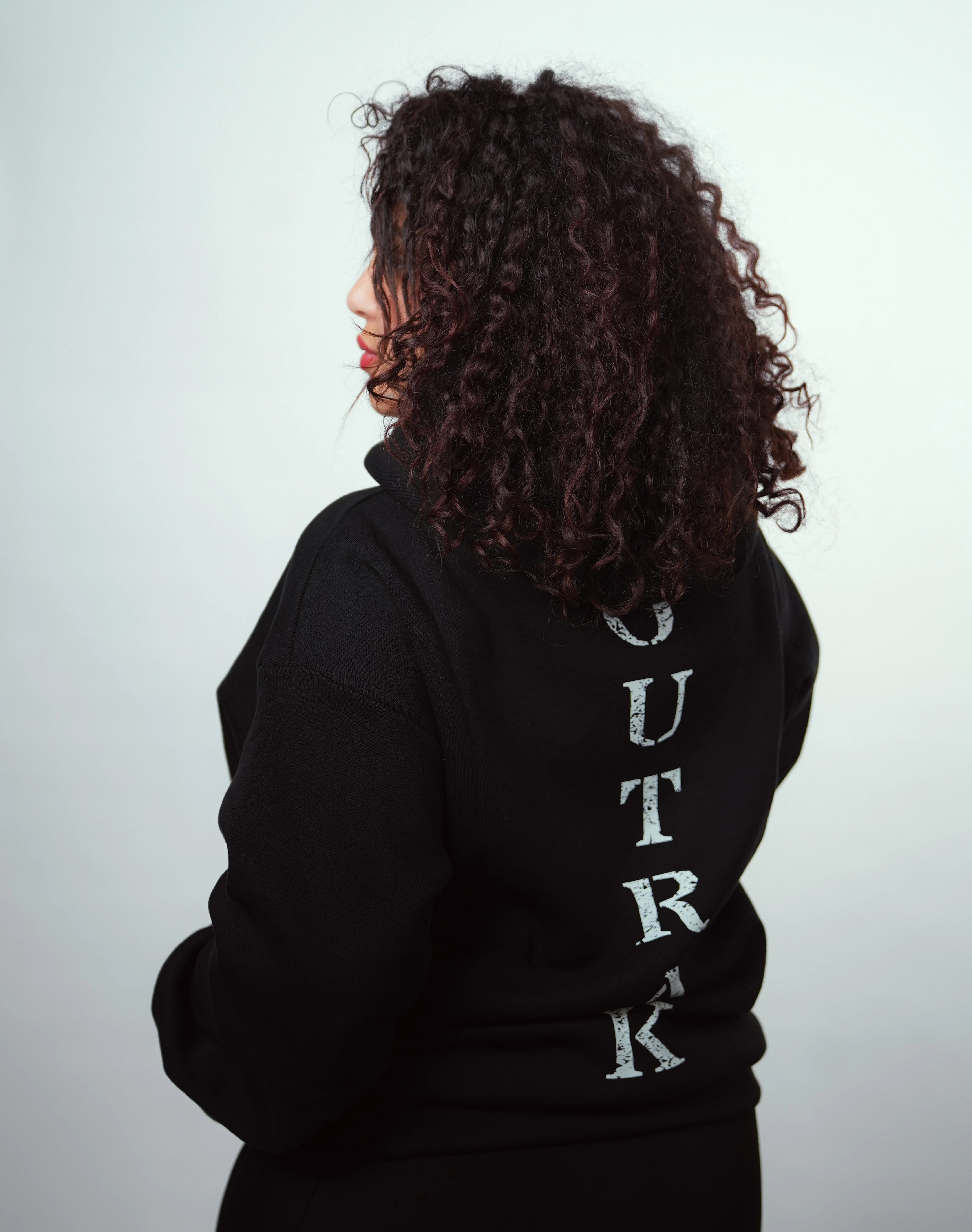 OVERSIZED BLACK HOODIE