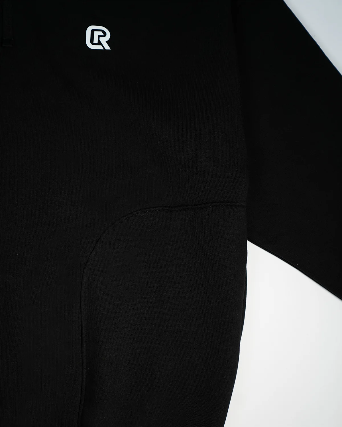 OVERSIZED BLACK HOODIE