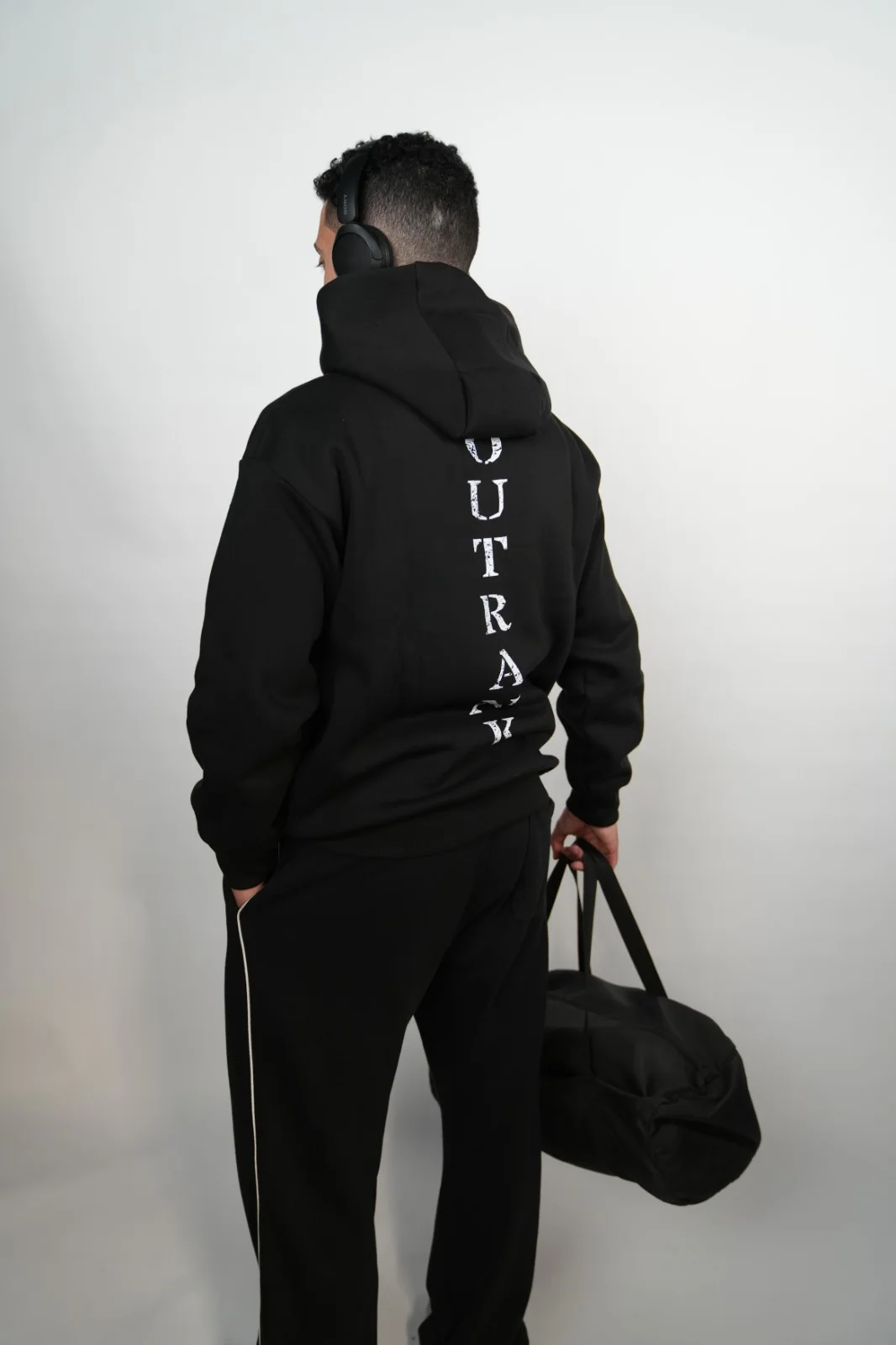 OVERSIZED BLACK HOODIE