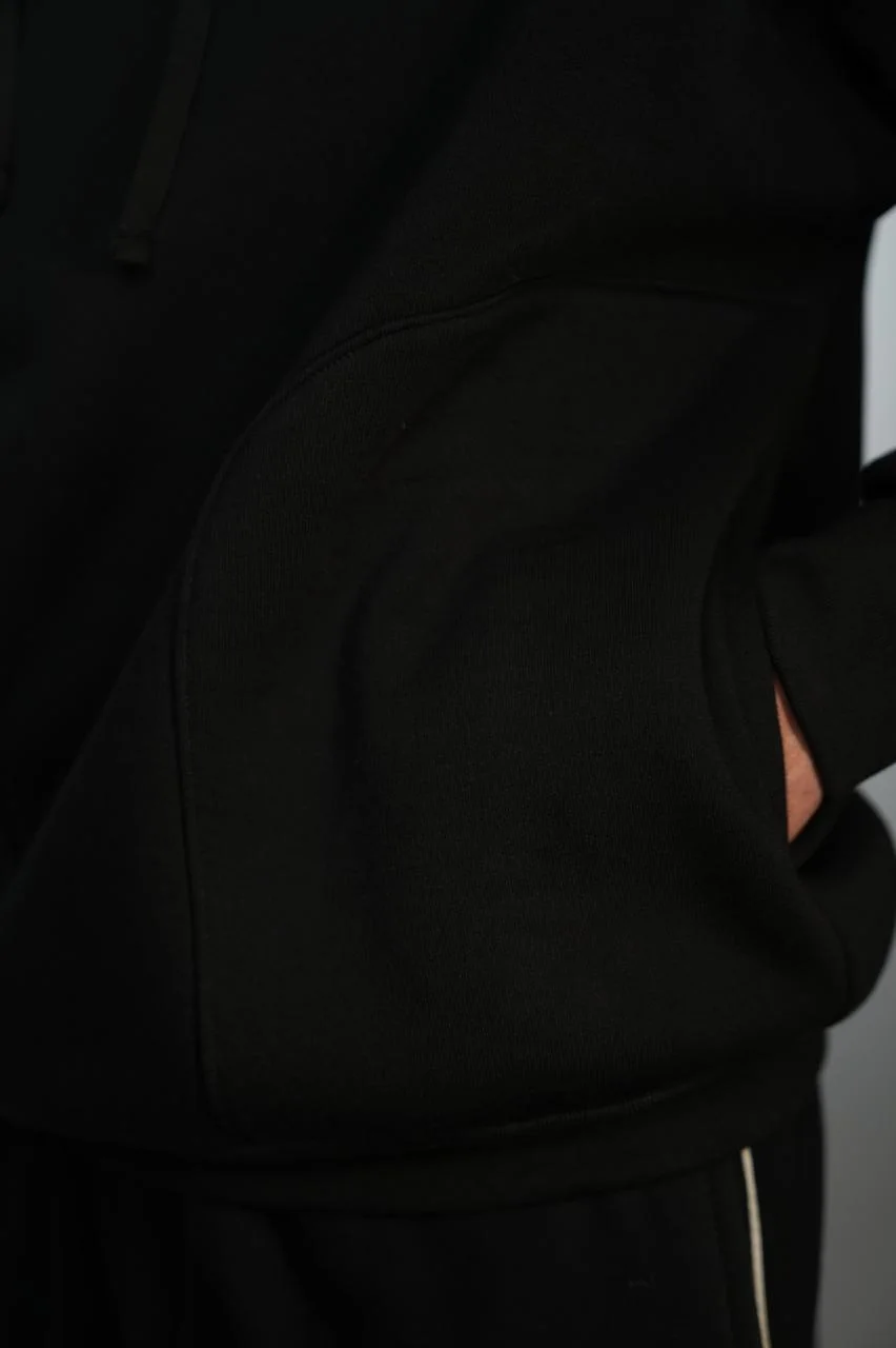 OVERSIZED BLACK HOODIE