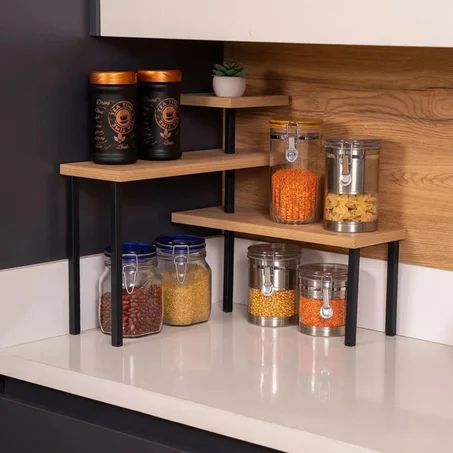منظم أغراض المطبخ و علب التوابل.