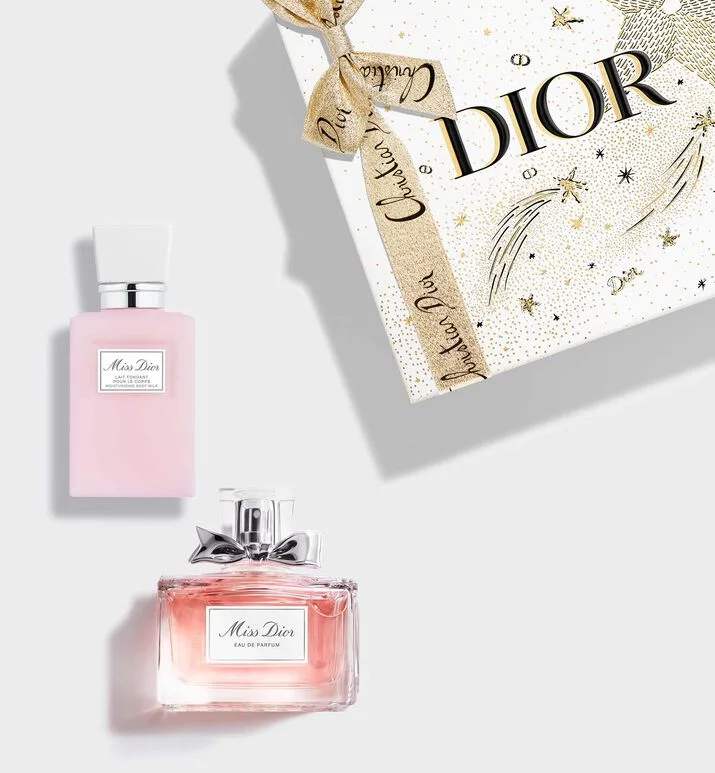 Le raffinement d’une rose sensuelle surpiquée de bois de rose.