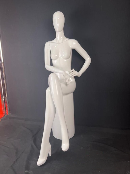 mannequin femme polystere assis