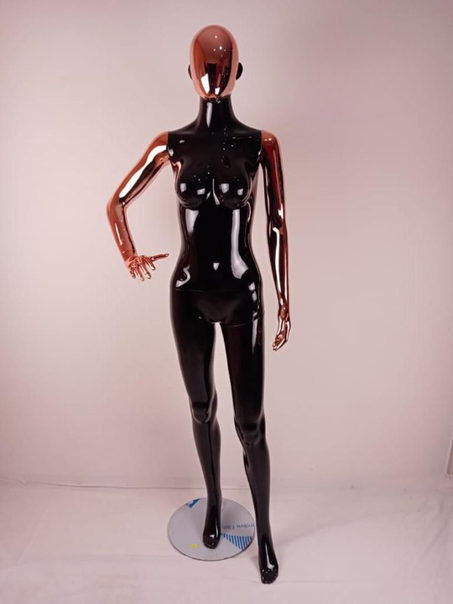 Mannequin femme noir  sportif en polyester