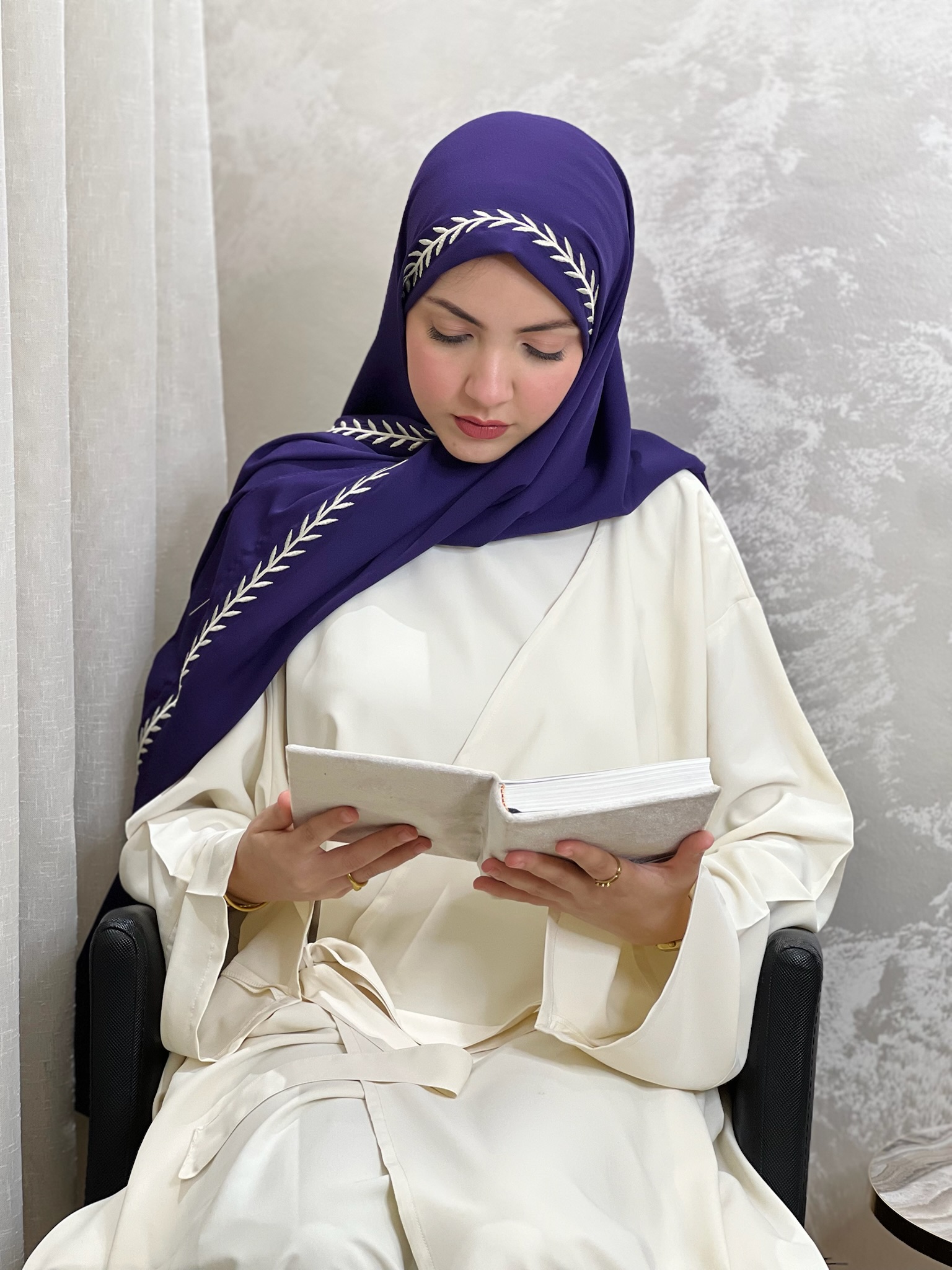 طقم صلاة فاخر بثلاث قطع مطروزة