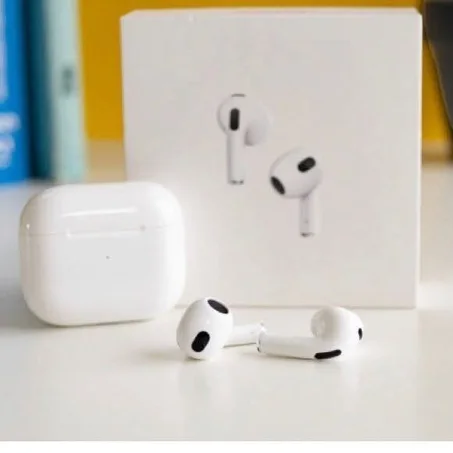 سماعات AirPods الجيل الثالث
