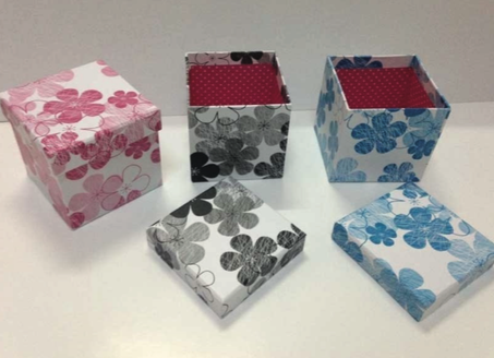 مجموعة (30) علب منقش ورد سميك للجواهر والهدايا