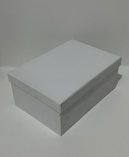 مجموعة (6) علب هدايا وسط سميك لون ابيض